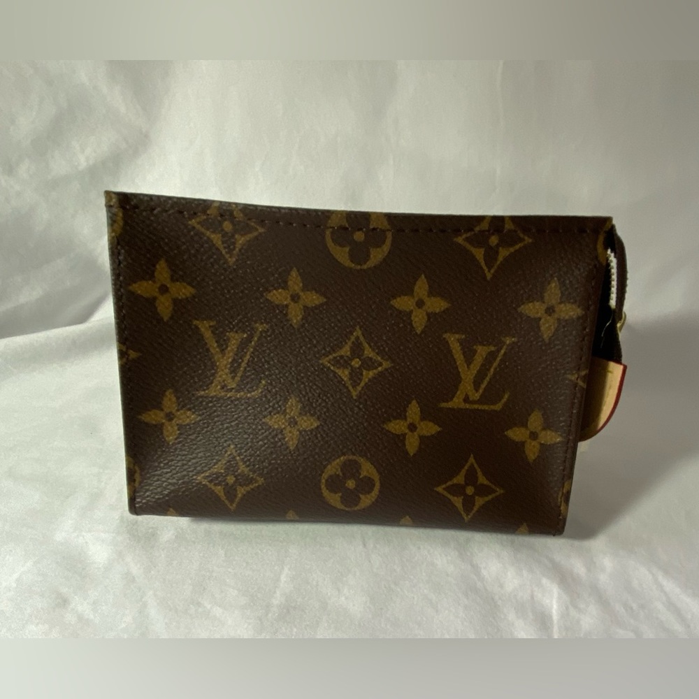 LOUIS VUITTON • Authentic • Toilet 15 • NWT